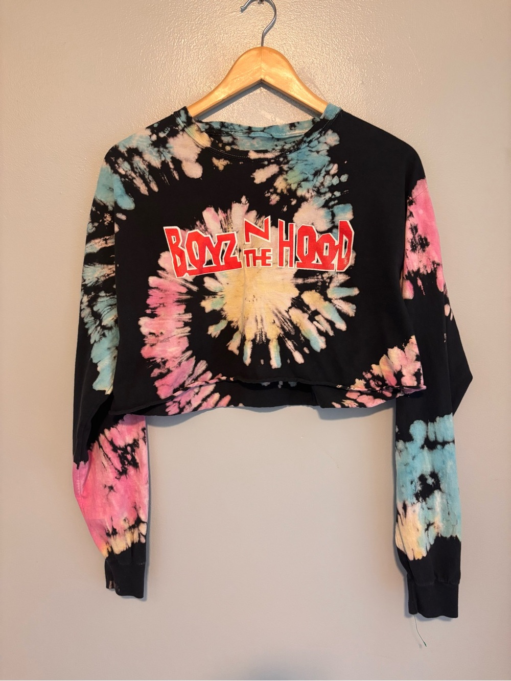 90’s Vintage Boyz N The Hood Black Tie-Dye Cropped T-Shirt